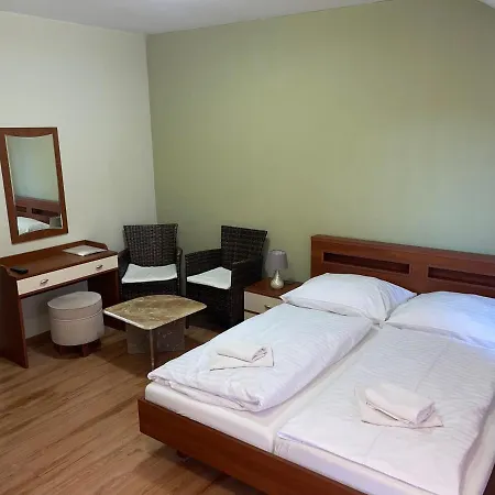 ゲストハウス Tulip Červený Kláštor